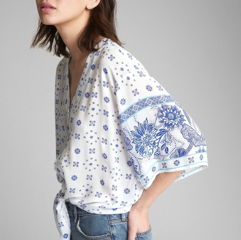 Gap open sleeve tie front top